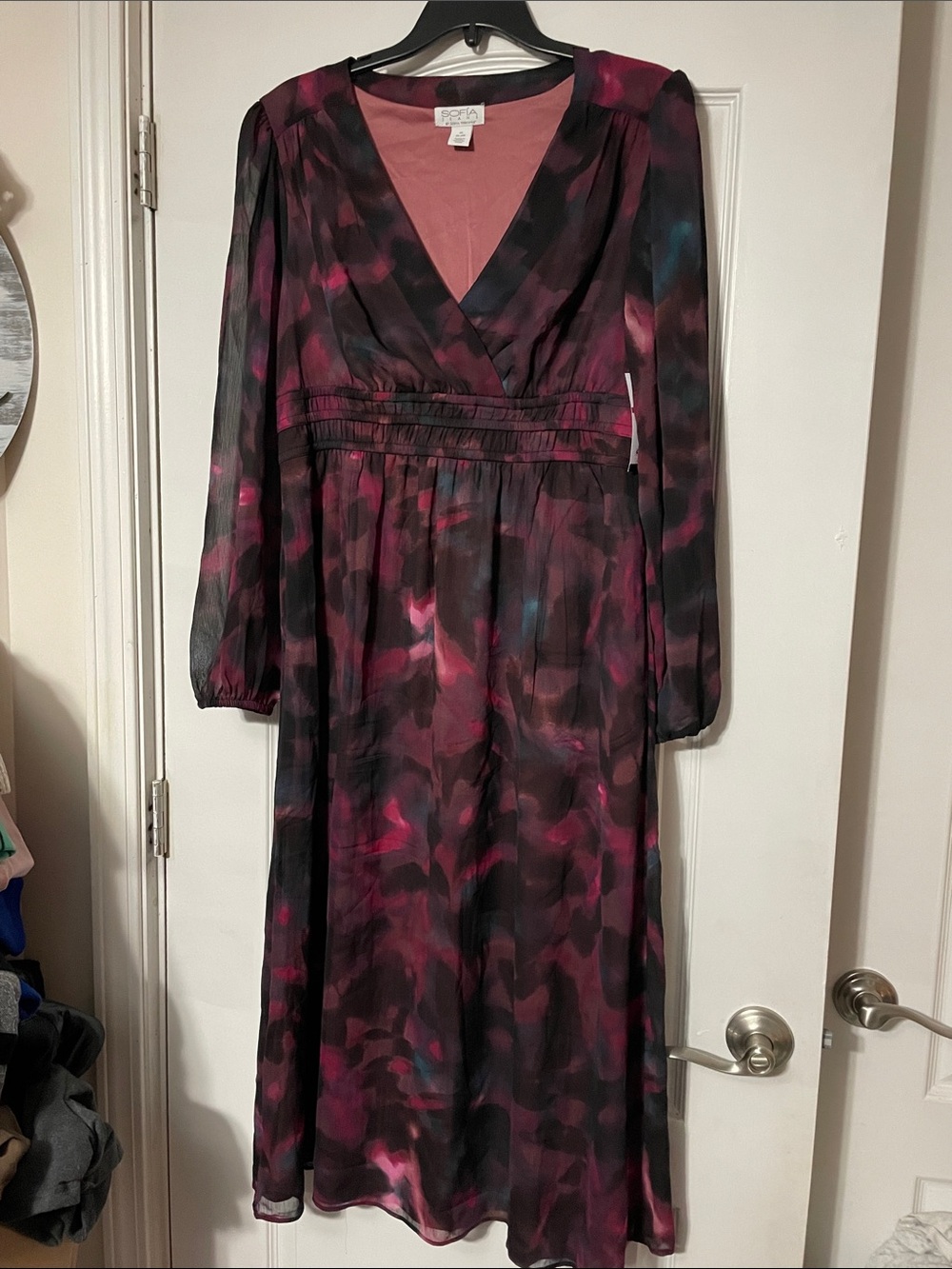 sofia by sofia vergara Magenta and Black Floral V‑Neck Long Sleeve Midi Dress